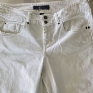 Tommy Bahama Ladies Stylish White Cropped Denim Jeans Size 10.